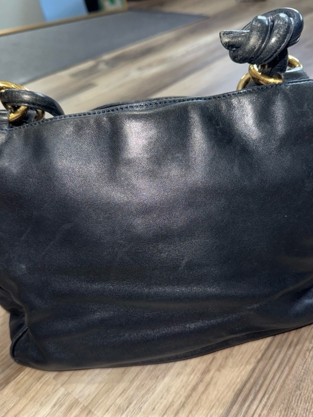 Loewe
Navy Leather Shoulder Bag with Gold Hardware - Picture 3 of 8